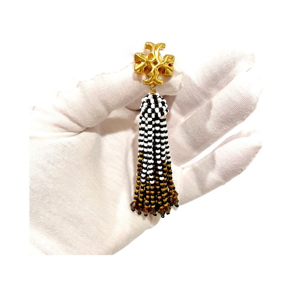 Tory Burch Roxanne Beaded Tassel Earring
Style #82680 - Picture 5 of 9